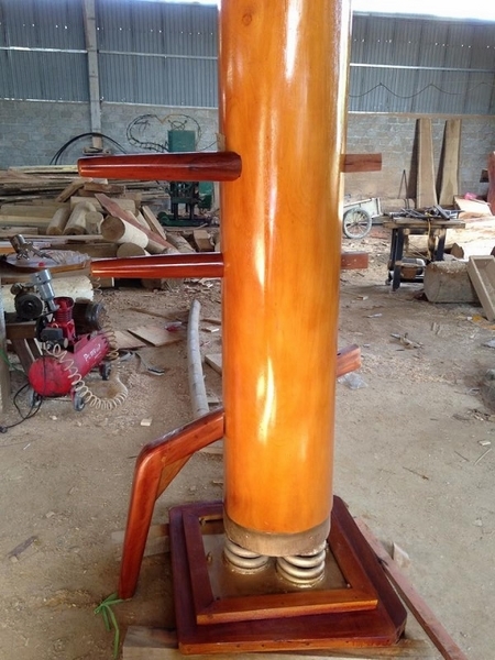 Mộc nhân D 35cm+ Tay chân gỗ nghiến + Đế lò xo tầu hỏa